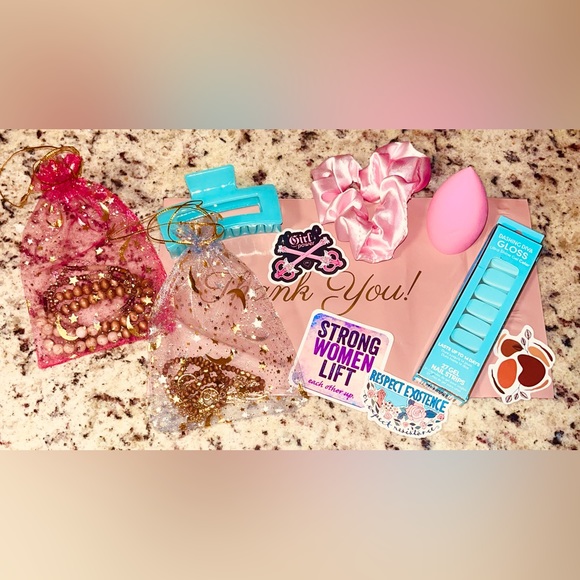 5+ Piece MYSTERY BAG - Picture 10 of 15